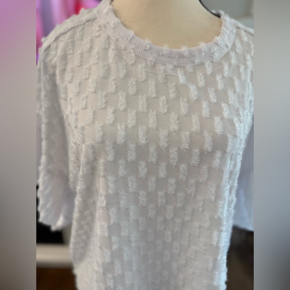 White Boxy Relaxed Blouse w swis dots and flowy sleeves - Picture 7 of 8